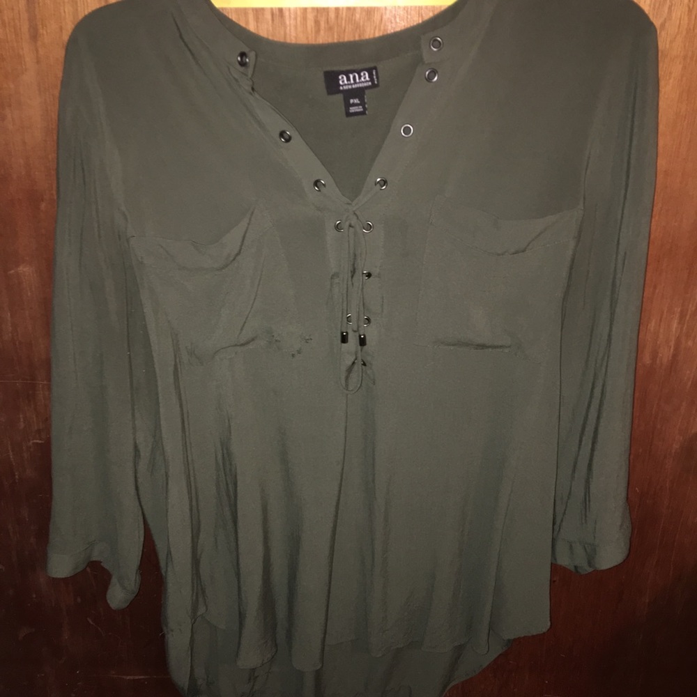 3/4 sleeve green shirt